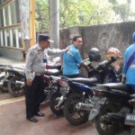 Dishub Derek Kendaraan Parkir di Trotoar Sudirman