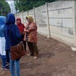 Puluhan Guru Yayasan Az – Zahra Tuntut Pihak Citraland Bongkar Pagar Panel Beton Yang Terpasang Diatas Tanah Mereka