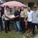 Polsek Plaju Berikan Reward Kepada Ketua RT 02 Lorong Sederhana Plaju