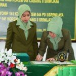 Tiga Ketua Persit KCK Jajaran Korem 044/Gapo Di Serahterimakan