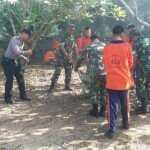 Koramil 402-07/Indralaya Gotong Royong Bersihkan TMP Caram Seguguk