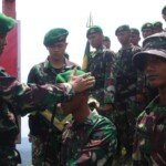 233 Prajurit Yonif 141/AYJP Jalanai Tradisi Pembaretan Di Bukit Selero Lahat