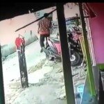 Aksi Pencurian Helm Terekam CCTV