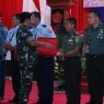 Danrem 044/Gapo Terima Penghargaan Atas Prestasi Penanggulangan Karhutla