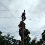 Tiang Diperbaiki, Listrik Pengage Nyala Kembali