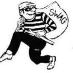 Bersihkan Rumah Sambil Curi Sarang Burung Walet