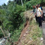 Babinsa Koramil 405-06/Muara Pinang Himbau Warga Terhadap Bencana Alam