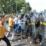 Prajurit TNI AU SMH Amankan Dua Pengunjuk Rasa di Bandara SMB II