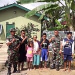 Satgas TMMD dan Warga Salam Komando