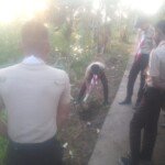 Anggota Pramuka ini Membantu Bersihkan Lingkungan Lokasi TMMD