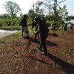 Warga dan Satgas Gotong Royong Bersihkan Dermaga Dishub