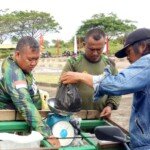 Pedagang Duku Bahagia Dagangannya Diborong Satgas TMMD