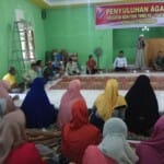Warga Khusu’ Dengar Penyuluhan Agama