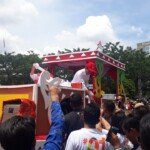 Sambut Tangan Masyarakat Saat Karnaval, Bukti Jokowi Tak Berjarak dengan Warga