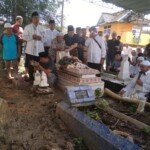 Hendak Tolong Anak Yang Terlindas Mobil, Ibu Ikutan Terseret