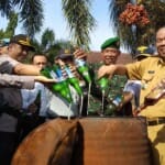 Ratusan Botol Miras Dan Petasan Hasil Sitaan Dimusnakan Polres OI