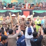 Tekan Karhutlah, Dodi Reza Gratiskan Alat Buka Lahan untuk Petani Muba