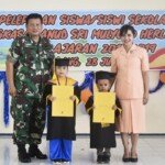 Danlanud SMH Bersama Ketua Yasarini Cabang Lanud SMH Lepas TK Angkasa