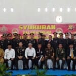 HUT Bhayangkara, Bupati Iskandar Serahkan Penghargaan Kepada Empat Anggota Polres OKI