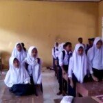 SMPN 11 Keramat Jaya Klarifikasi Siswa Duduk Lesehan Karena Sedang MPLS