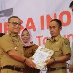 Kades di 12 Desa Mamuju ini Dapat Penghargaan Bupati