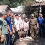 OPD Muba Bersama Masyarakat Gotong Royong Padamkan Kebakaran Rumah Warga di Bilik Panjang
