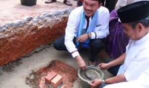 Walikota Lakukan Peletakan Batu Pertama Pembangunan Menara Masjid Raudhatul Muttaqin