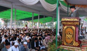 Walikota Palembang dan Wagub Sumsel Sholat di Satu Masjid