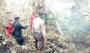 Meski Hari Raya, Satgas Karhutla Tetap Berjibaku Padamkan Api