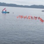 Untung Tamsil Inspektur Pengibaran Bendera di Perairan Laut Fakfak