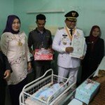 Lahir 17 Agustus, Dodi Reza Langsung Cetak Akte dan KIA untuk Empat Bayi