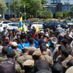 Aksi Unjuk Rasa Warnai Pelantikan DPRD Mamuju