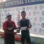 Hardiansyah Serahkan Piala Regal Springs Indonesia 2019 ke Sahabat Hijrah FC