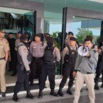 Tuntut 7 Poin, Puluhan Pemuda Seruduk Kantor DPRD Sulbar