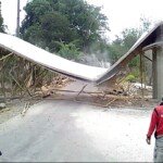 Diduga Bangun Asal-asalan Gapura Desa Sabuk 4 Ambruk