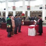 Tiga Pimpinan DPRD Fakfak Definitif Diambil Sumpah Janji