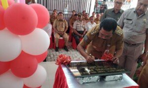 Resmikan Puskesmas, Bupati SBB Minta Tim Medis Proaktif Layani Masyarakat