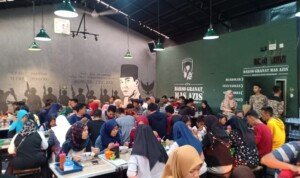 Bahagianya Warga Palembang Dapat Bakso Granat Mas Azis Secara Gratis