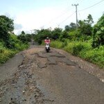 Jalan Rusak Parah Sepanjang 2 Km, Pemkab Mamuju Hanya Perbaiki 100 Meter Saja