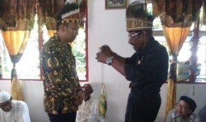 Dikukuhkan Jadi Anak Angkat, Chairudin Pawiloy Sandang Marga Namudat