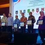 Pemkab Mamuju Terima Penghargaan Kepatuhan Pelayanan Publik Dari Ombudsman