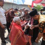 Ulos Spesial Desa Serdang untuk Bupati dan Kapolres Kabupaten Asahan