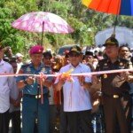 Warga Polewali Mandar Sambut Antusias Peresmian Jembatan Sungai Mandar