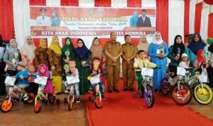 Pemkab Asahan Bagi-bagi Sepeda di Hari Anak Nasional