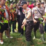 Kapolsek Bandar Pulau Tanam 1000 Pohon
