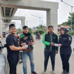 ‘Jumat Berbagi’ Giliran Unit Pidsus Polrestabes Palembang Bagikan Sembako dan Nasi Bungkus