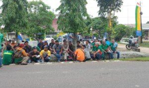Bonus Perusahaan Mandek, Karyawan PT.BSU Demo di Disnakertrans Batanghari
