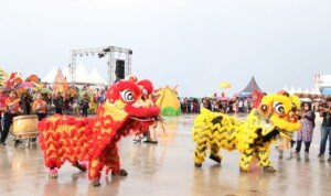 Pembukaan FMM Pukau Penonton Meski Diguyur Hujan