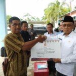 Wabup Slamet Serahkan Alat Pertanian ke  Kelompok Tani Banyuasin