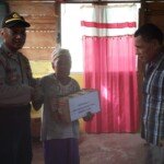 Gelar Giat HKSN, Polsek Waesala Beri Bantuan ke Warganya
